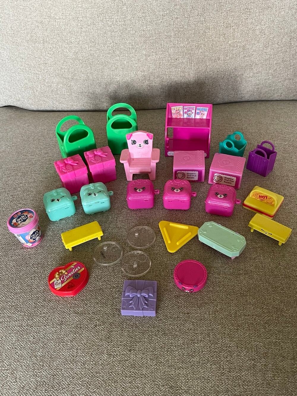 27 PCS Random From Shopkins Collection